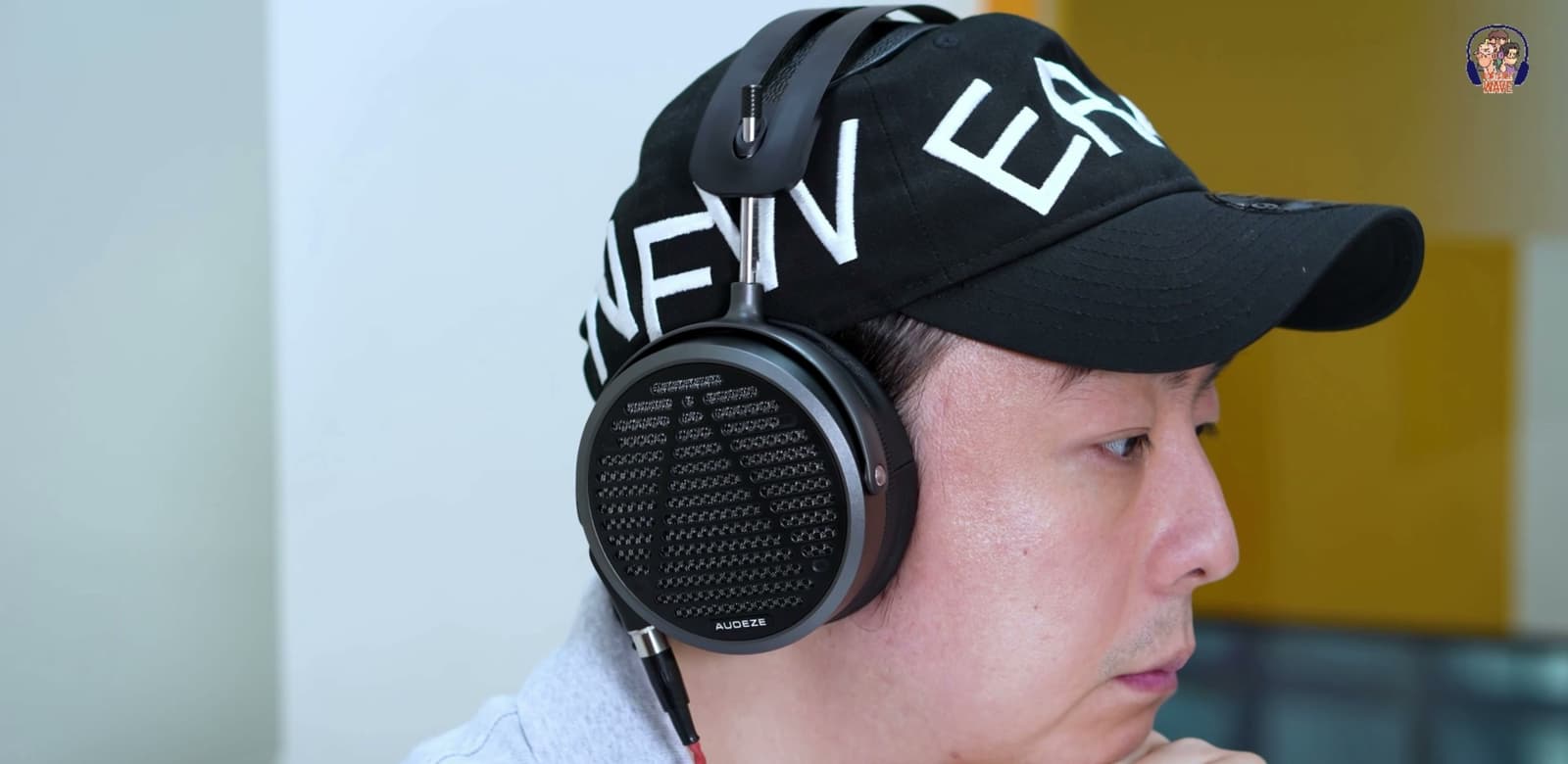 MM-520 헤드폰을 착용한 모습